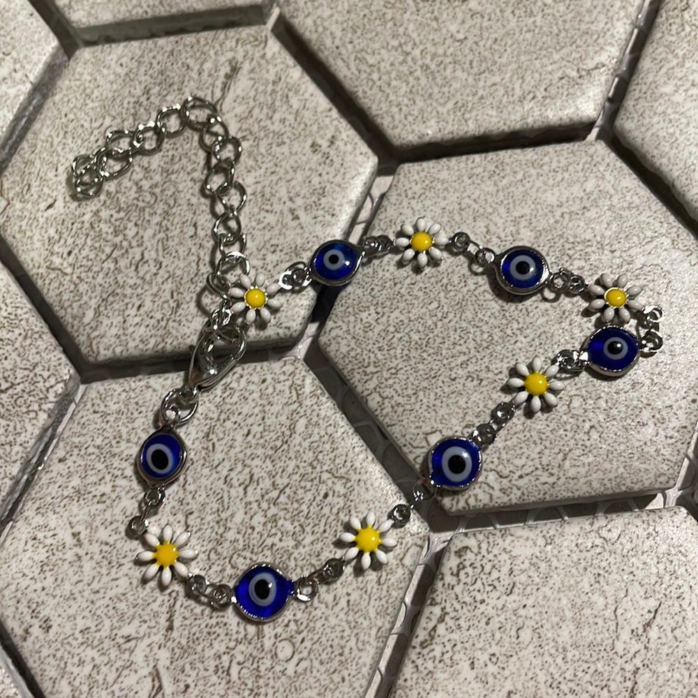 Daisy and Devils Eye Bracelet